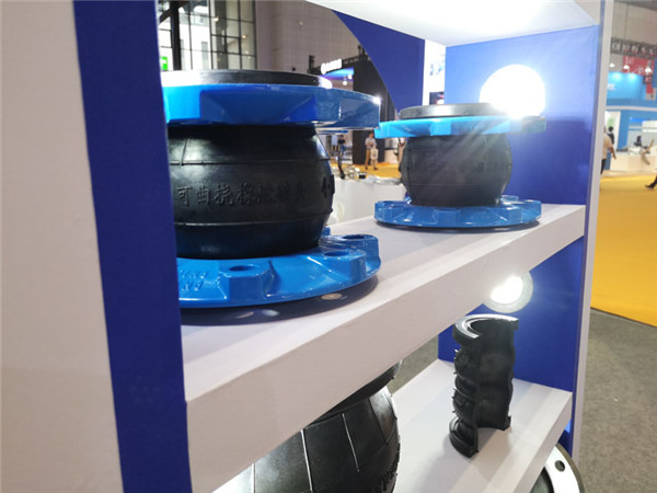武汉单球橡胶补偿器,通径DN150,压力16公斤